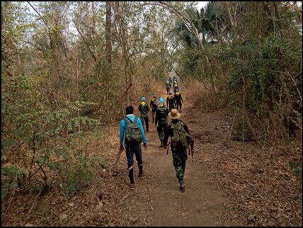 armypr_news's tweet image. ไฟป่าทับลาน
ยังต้องเฝ้าระวัง
สถานการณ์ไฟป่าในเขตอุทยานฯทับลาน ปัจจุบันเหลืออยู่เพียงบริเวณผาเก็บตะวัน ควบคุมไฟไม่ให้ลุกลามเพิ่ม วันนี้ มทบ.12 และ พล.ร.2 รอ. จัดกำลังพลร่วมกับ อุทยาน/จ.ปราจีนบุรีเข้าพื้นที่ตรวจสอบและเฝ้าระวังแล้ว