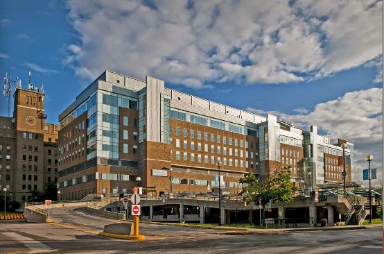 CityNewsVAN's tweet photo. Toronto’s Sunnybrook Hospital says a landmark $16.7-million grant could revolutionize the treatment of brain disorders including Alzheimer’s, brain cancer and ALS https://t.co/jheCrgaNSB https://t.co/vEJmZqNSmZ