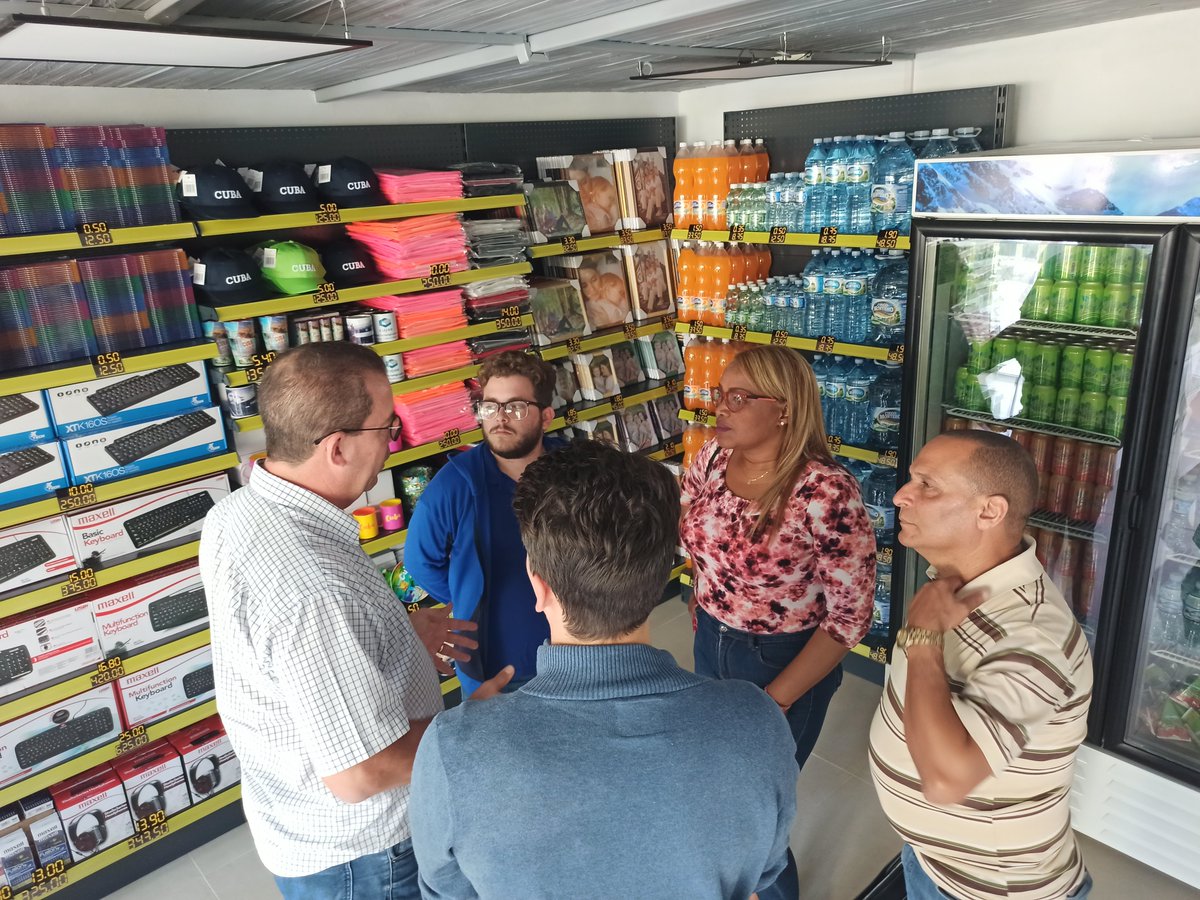 AlmaCujae's tweet photo. Desde este lunes reabre sus puertas, esta vez en un nuevo formato y con nuevas ofertas, el punto de venta Trimagen CUJAE en la entrada de nuestra Universidad.
En intercambios con los directivos del grupo Trimagen, se evaluó la utilidad y estabilidad del lugar
#VamosXMás
@AAB_Cuba https://t.co/B3NgoA76EE