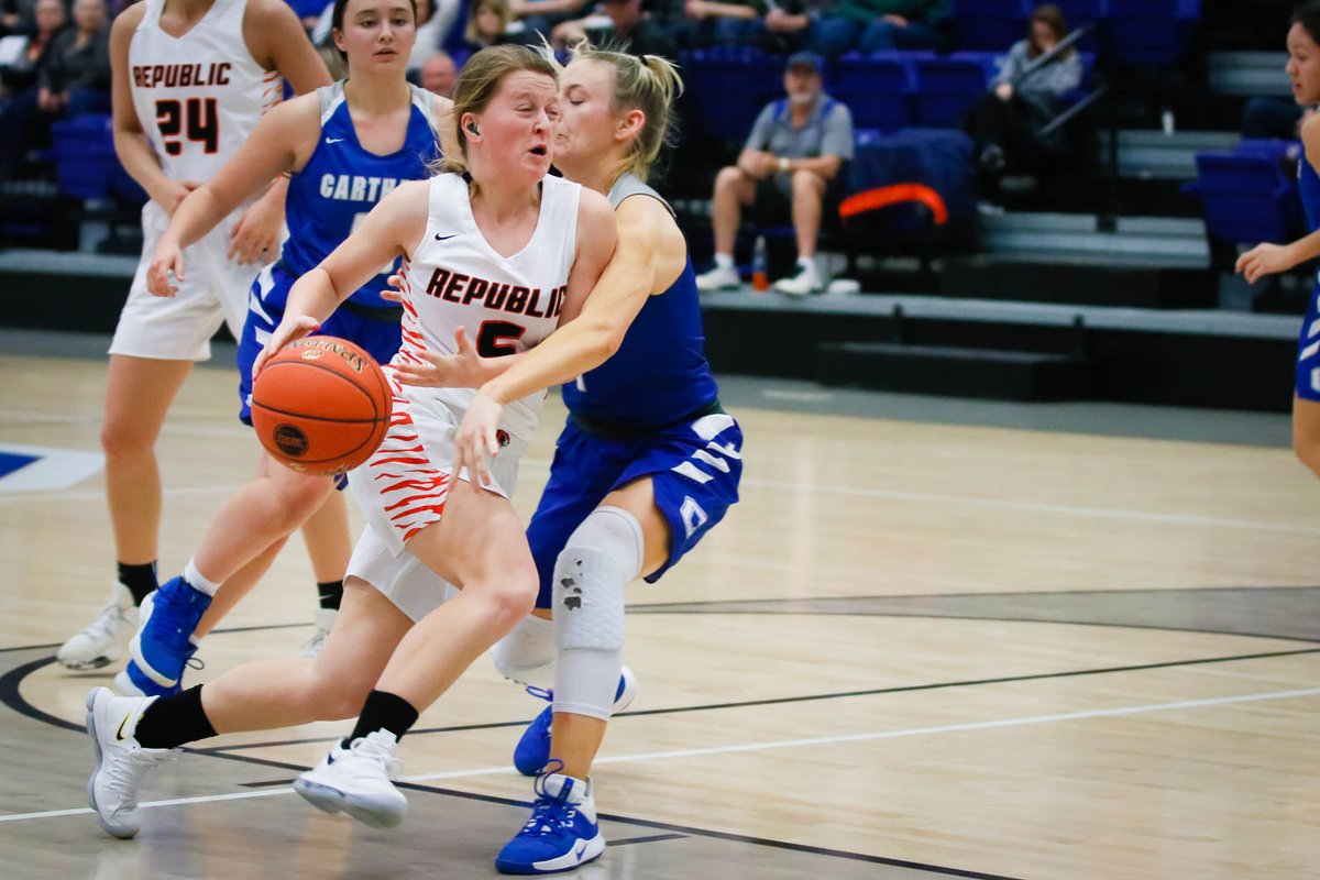3rd Quarter Fuels Lady Tigers in District Semifinal | The Lady Tigers will play for a district championship Thursday night! republictigersports.com/2020/03/3rd-qu…