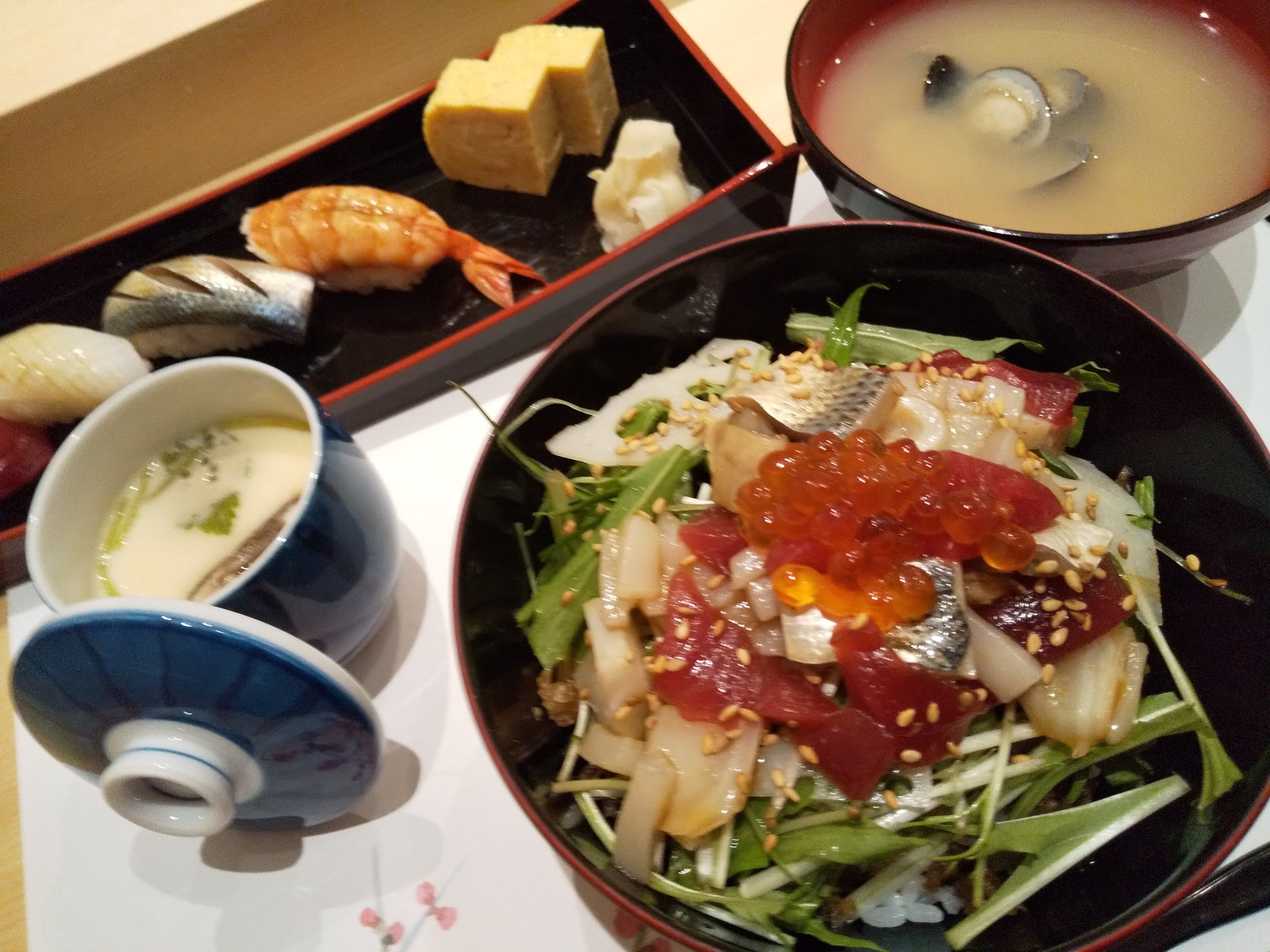 鮨あうん 上大岡 ランチ メニュー 和 なごみ 1人前 2 000 税込 海鮮サラダちらしと握り五貫 茶碗蒸しとおわん付 握りはその日によって多少の変動がある場合がございます 横浜 上大岡 鮨 あうん 鮨あうん 寿司 Sushi 鮨あうん 上大岡 ランチ メニュー 和 なごみ 1人前 2 000 税込 海鮮サラダちらしと握り五貫 茶碗蒸しとおわん付 握りはその日によって多少の変動がある場合がございます 横浜 上大岡 鮨 あうん 鮨あうん 寿司 Sushi