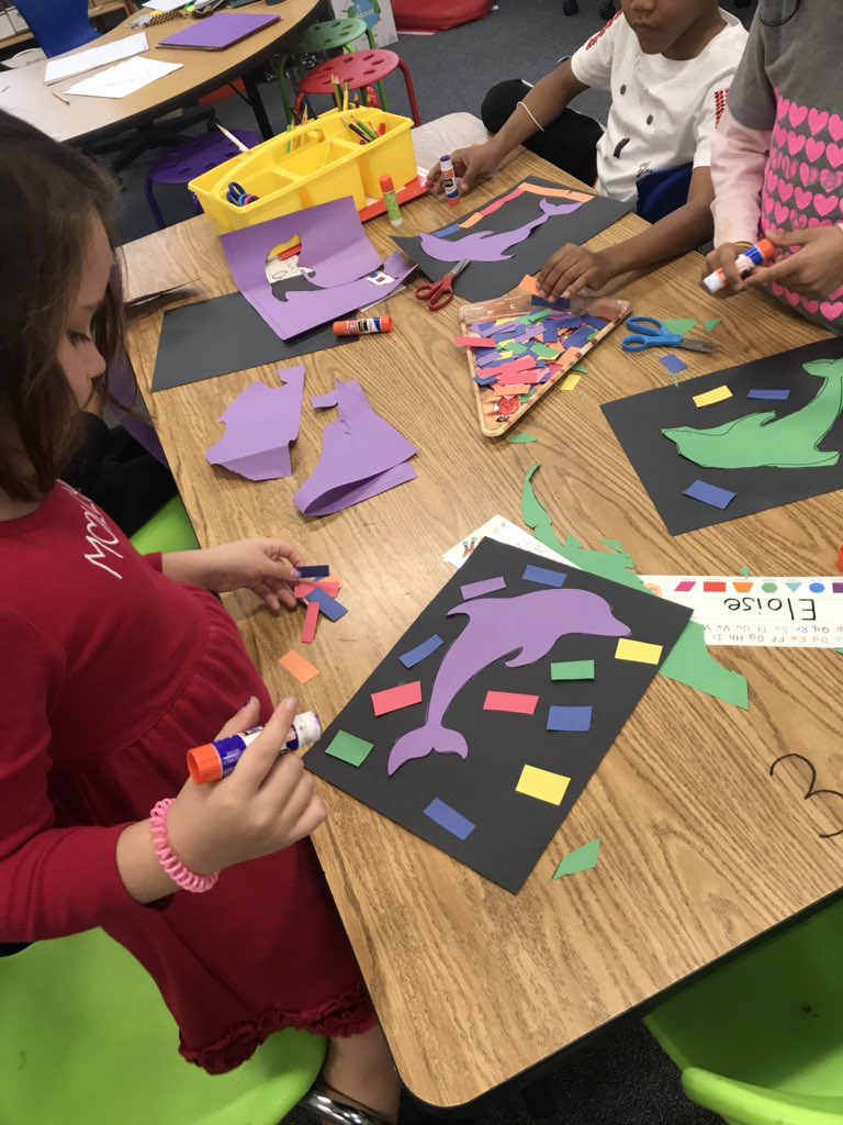 MsRDrake's tweet photo. We love making paper molas while we study South America in our Destiny Travel Agent elective! @HunterPrincipal #huntergtaig #socialstudiesrocks https://t.co/qtxIAakipQ