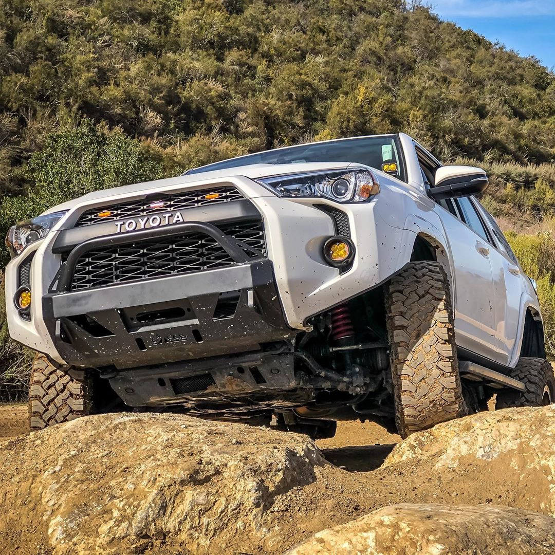 ToyTecLifts's tweet image. And poof, the weekend is gone! 💨 Tag us in the wheeling pics you took this weekend with #toytec 👍

Truck: ofrd_adv on Instagram

• ToyTec BOSS Aluma Series coilovers
• Stealth Custom Series SR8 wheels
• @FalkenTire Wildpeak M/Ts
• @switch_pros
• @BajaDesigns fogs/chase