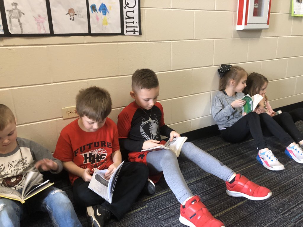 DuBoseKinders's tweet photo. #DropEverythingAndRead Today we read in the hallway for 10 mins!  @LeggeeLeopards @Dist158 #ReadAcrossAmerica https://t.co/hkbXBWuvnC