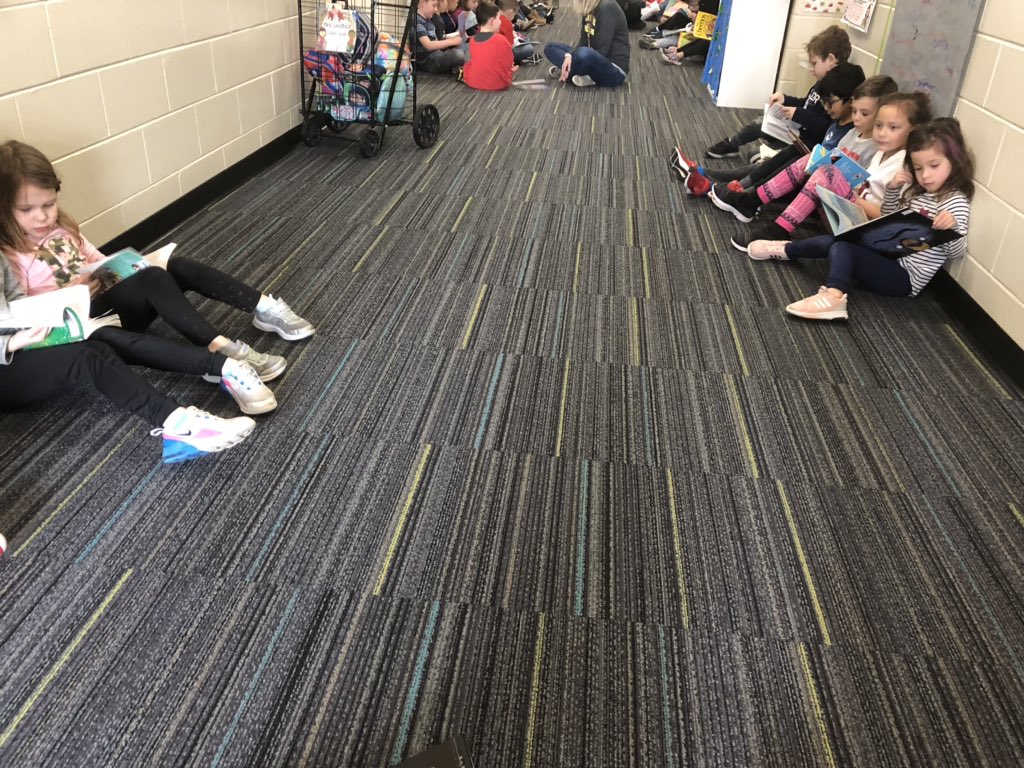 DuBoseKinders's tweet photo. #DropEverythingAndRead Today we read in the hallway for 10 mins!  @LeggeeLeopards @Dist158 #ReadAcrossAmerica https://t.co/hkbXBWuvnC