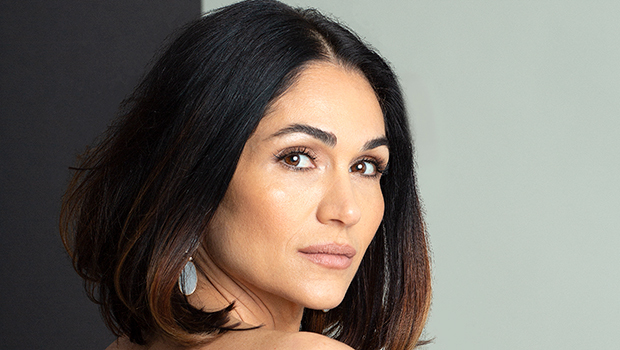 #AlteredCarbon star <a href="/LelaLoren/">Lela Loren</a> talks Danica’s fate, how Danica expresses herself through fashion &amp; more in our exclusive interview: hollywood.li/gZtaewJ