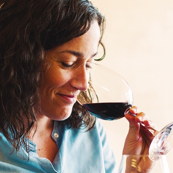 Wine hack: Snack on a banana before you start sipping — The mellow flavor will cancel out any lingering aftertastes and cleanse your palate!

#WineHack #LiveUncorked #CampoViejo