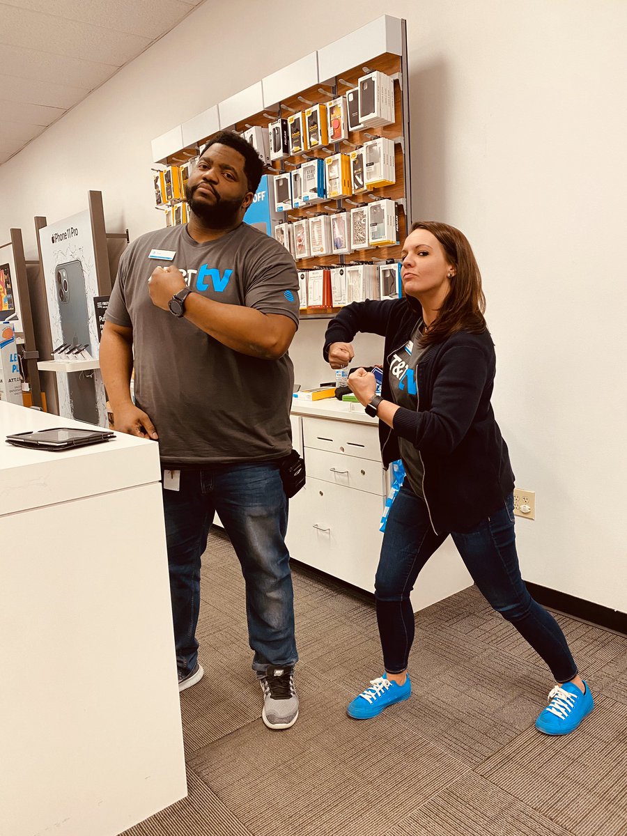 erikacole26's tweet photo. Thaddy Mack is on ๐ฅ today!! 1 #DirecTV 4 #PPV AND 10 #CRU #Fleet!!! Oak Hill is #FullyActivated and #ThenSome!! #LetsGo Awesome job Thad!!! #BeastOfTheEast #2020Vision #LifeAtATT @Thehillofoaks @nichols304 @daleb1 @404girl @EddieMassieATT https://t.co/ZpOPfEq4TF