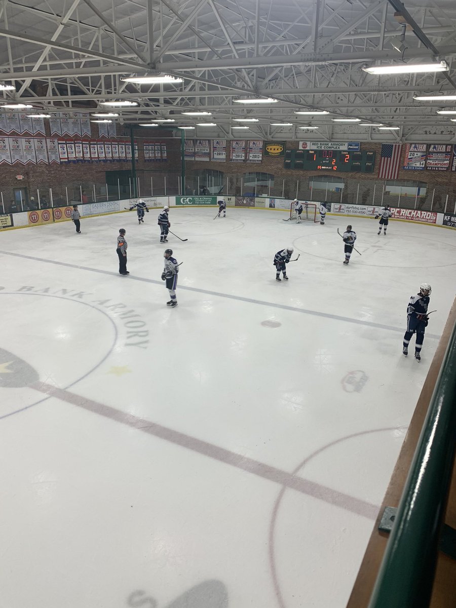 CaseyKrish's tweet photo. Manasquan leading RFH 2-1 after the second period. Squan had a chance to extend the lead with a partial breakaway in the final seconds #NJHockey #MSQvsRFH https://t.co/LWAC9jaKVz