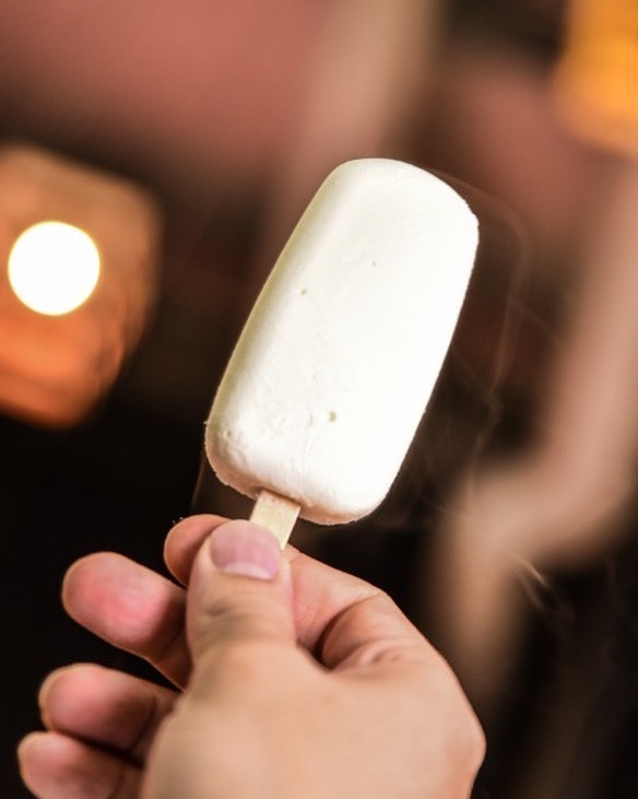 HappyShakecuc's tweet photo. 👶La Paleta que te lleva tu niñez. La paleta de leche Klim es una creación original de Happy Shake.😎
⁣⁣
🚨¿Donde encuentras estas delicias? ⁣Justo a la entrada de📍El Mercado de Mall Plaza Buenavista 3 @mallplazabuenavista⁣⁣

⁣⁣#happyshakebaq #icecream  #foodphotograph… https://t.co/lvyxLiHlZ9