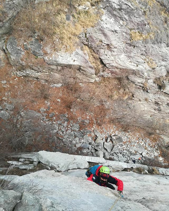 A song of ice and Fiorenzo. #climbing #stellamichelin #multipitch #multibitch #alpinistiinerba #brocchisulbracco  #CAR ift.tt/2IccqRV
