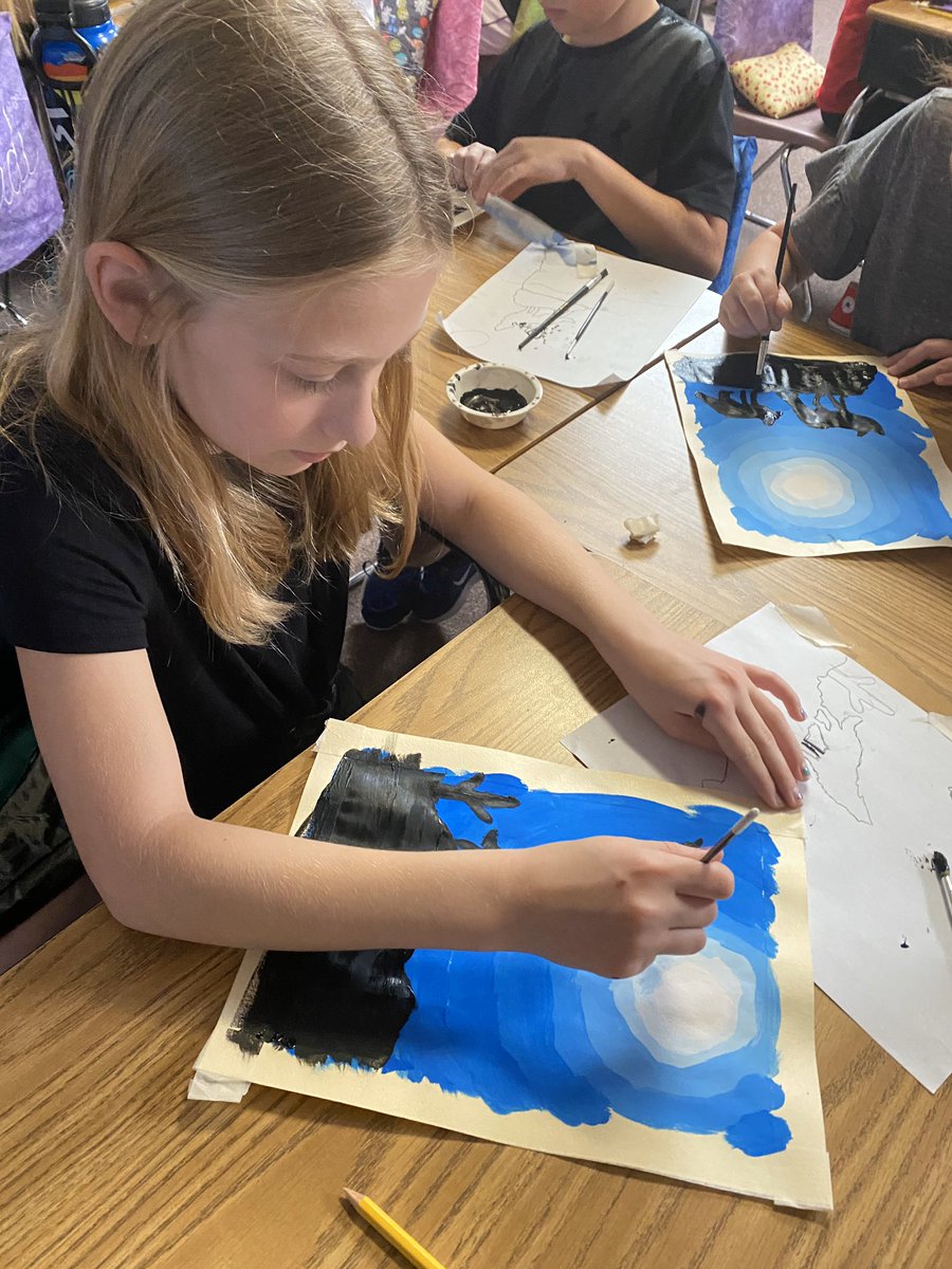 LasSendasMPSAZ's tweet photo. Our well-loved art teacher, Mr. Becher uses #bestteachingpractices to teach kids a multi-step process in their art today. The students love his positive nature, encouraging words and ♥️love ♥️for all things 🎨 art. @mpsaz @LasSendasMPSAZ #lassendaselementary https://t.co/FsuidEbqUj