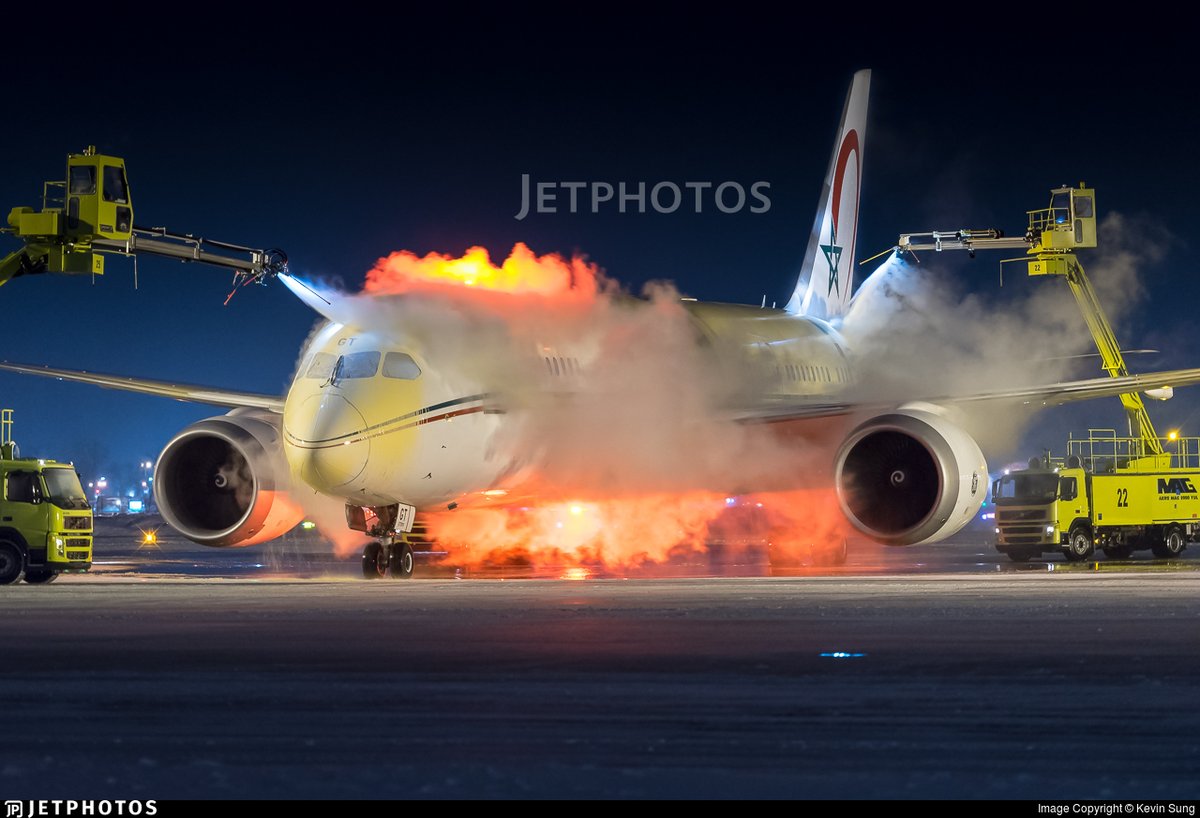 JetPhotos's tweet image. A Royal Air Maroc 787 deicing in Montreal. jetphotos.com/photo/9628158 © Kevin Sung