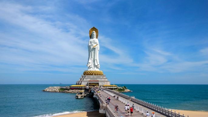 Towering 108 metres (354 feet) above its base, the Buddhist Guanyin of Nanshan, on the southern coast of Hainan, is the world’s tallest Guanyin statue. ow.ly/v5t250yB0RA