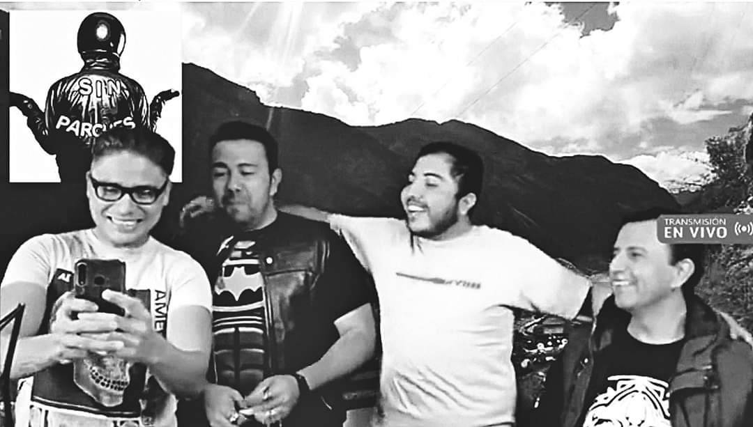ParchesSin's tweet photo. Pandilla!!!
Como cada #lunes #SuperLunes tenemos programa en vivo de #SinParches 
Facebook Live de Clase Baja MC https://t.co/ASXeEzqpyv