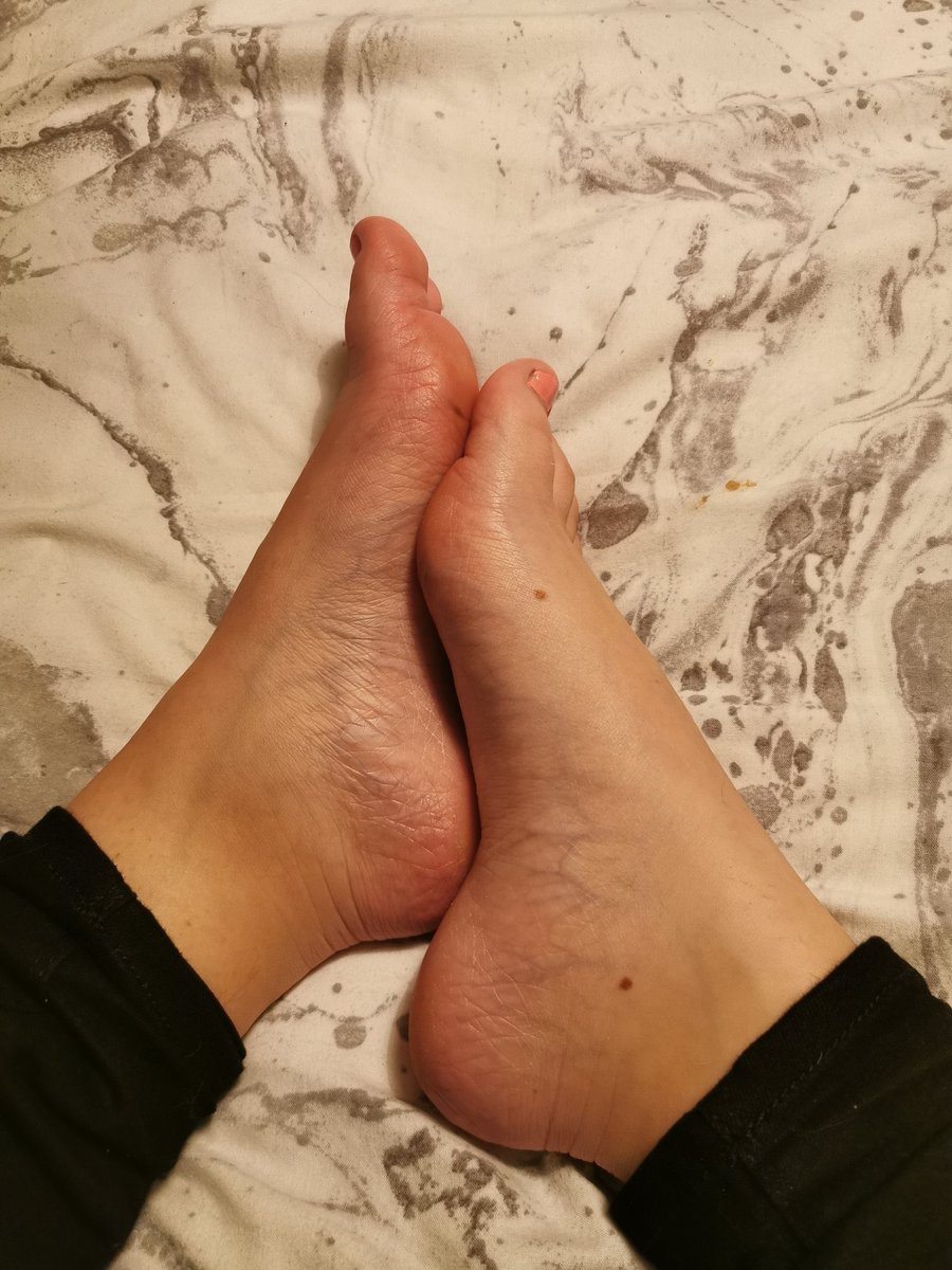 smithalex91's tweet photo. All my #footfetish peeps need to follow @FootQueen91. This #footgoddess has the sexiest #feet and #toes you could only dream of #worshipping. Ask her about custom pics and videos. #feetpicsforsale #findomgoddess #sexyfeet https://t.co/nyAUMrLZF7