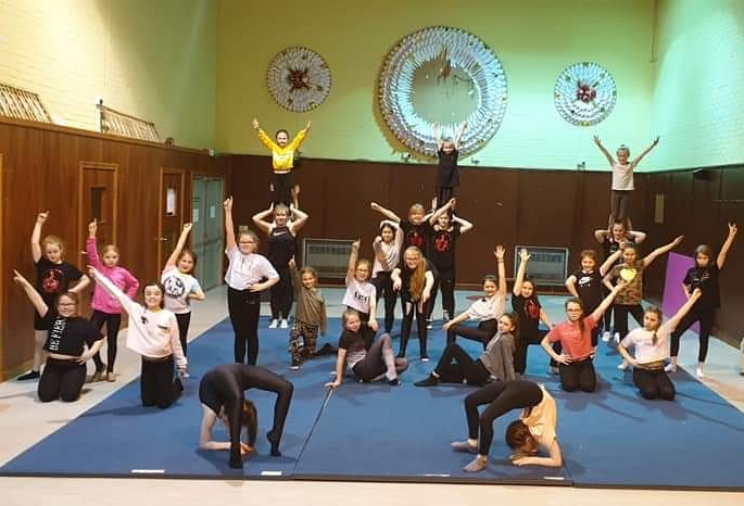 DistinctiveDA's tweet image. More fun at classes tonight in Helenslea Community Hall! Well done all! 🥇🥇