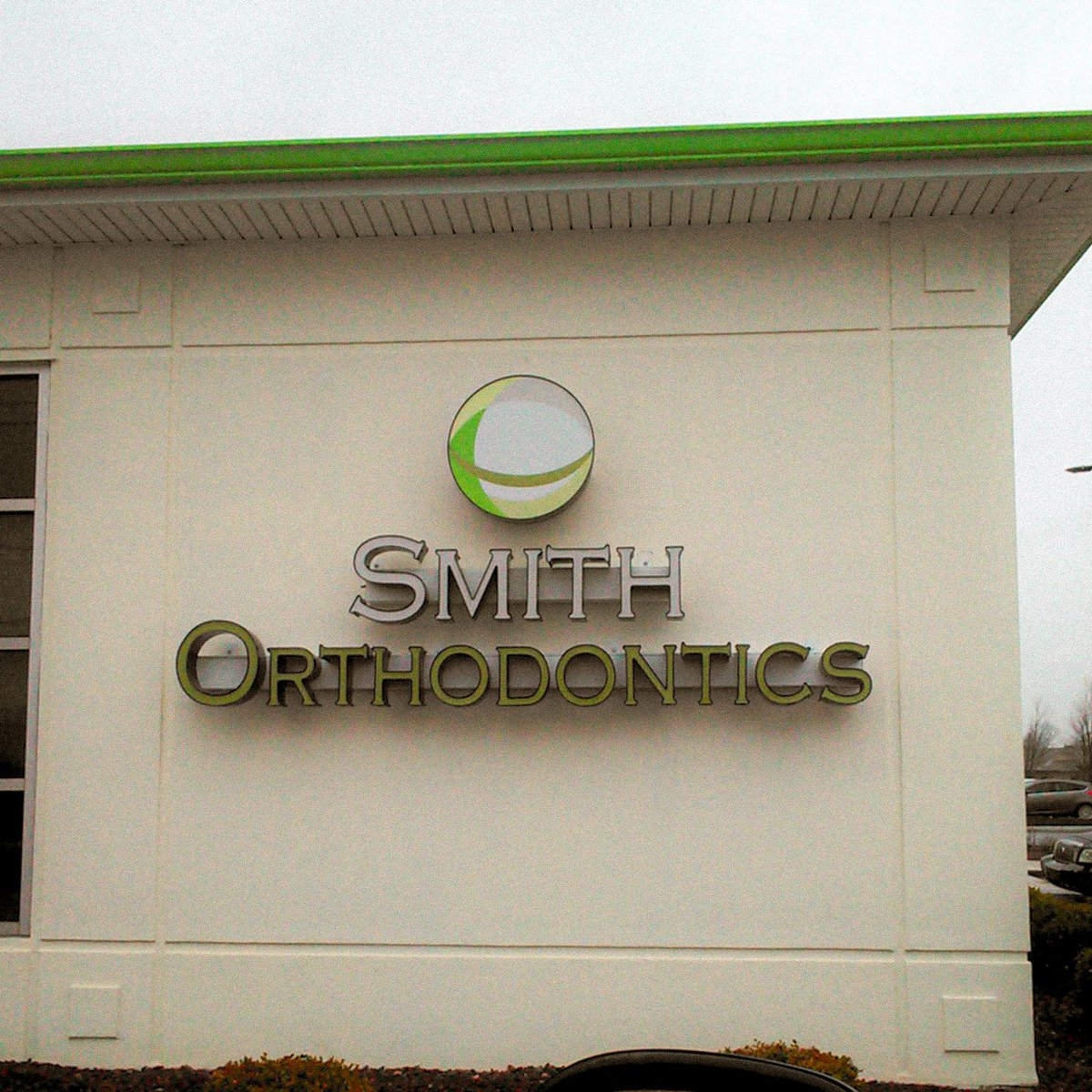 SignsNowDayton's tweet image. A nice clean look, If you need a place to get nice clean teeth. #DimensionalLettering #doorvinyl #postsign #SignsNowDayton #SmithOrthodontics