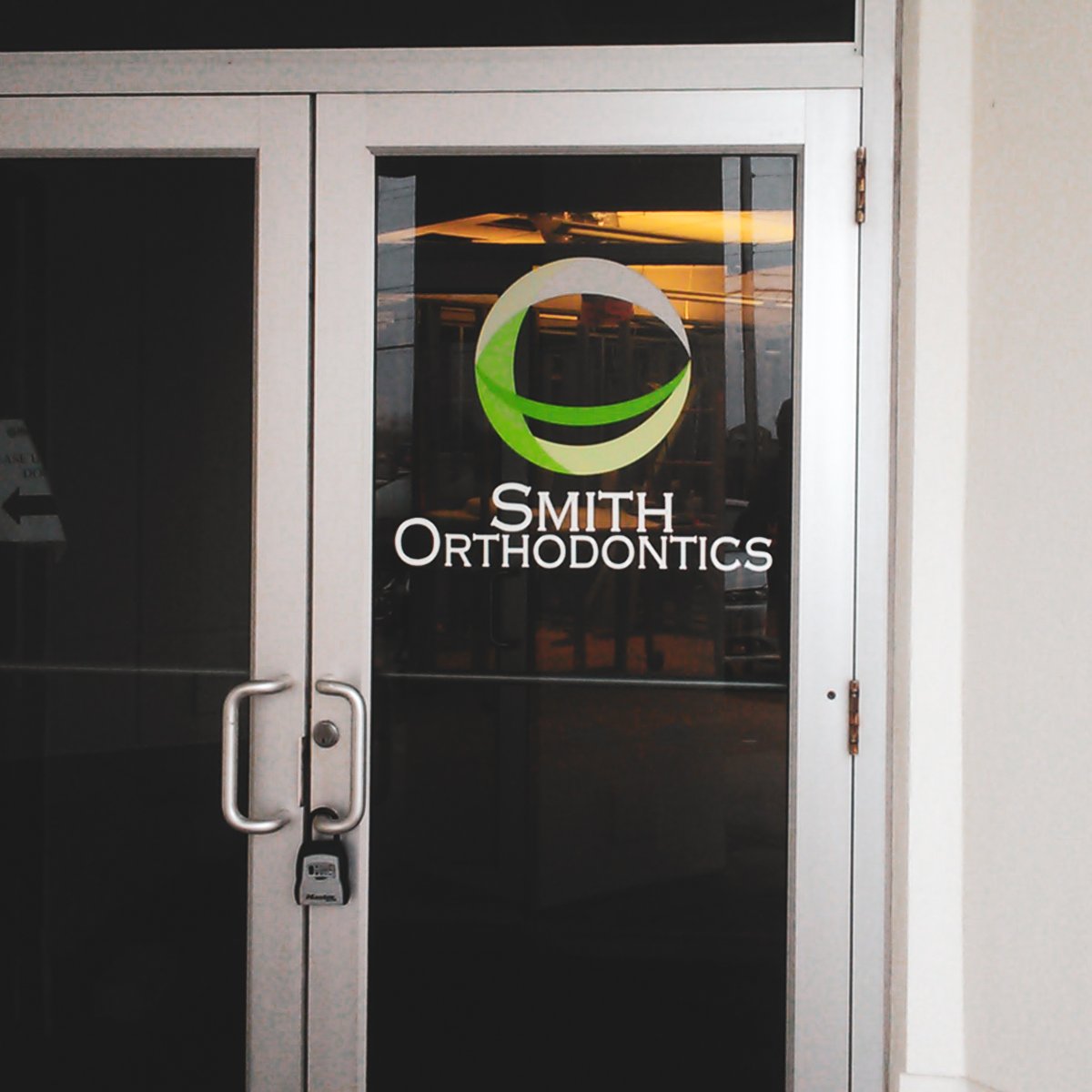 SignsNowDayton's tweet image. A nice clean look, If you need a place to get nice clean teeth. #DimensionalLettering #doorvinyl #postsign #SignsNowDayton #SmithOrthodontics