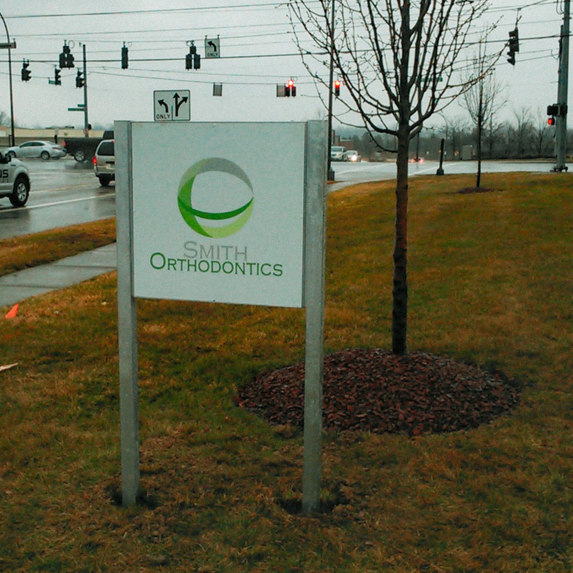 SignsNowDayton's tweet image. A nice clean look, If you need a place to get nice clean teeth. #DimensionalLettering #doorvinyl #postsign #SignsNowDayton #SmithOrthodontics