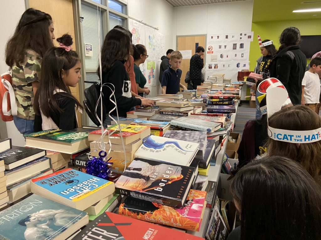 TylerISD's tweet photo. #TylerISDLitCON is in full swing! Come on out and enjoy free book giveaways, awesome door prizes, free food, and live fine arts performances! We’ll be at the @CTCTylerISD until 8pm! https://t.co/dcwkVinY3Z