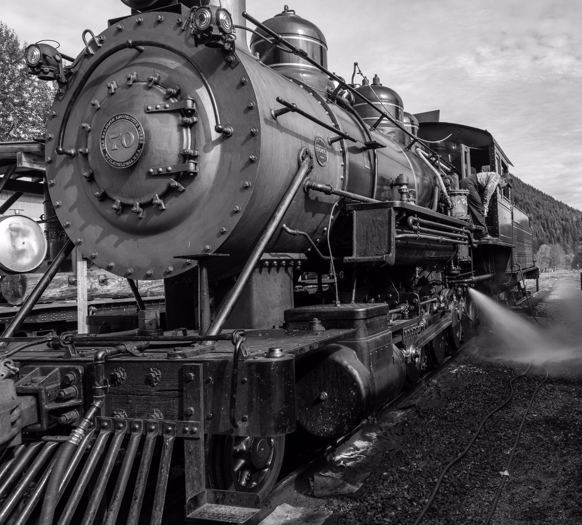 Let's hear it for #MotivationMonday!

Rail photography doesn't get much better than this stunning black-and-white 📸 of <a href="/visitmrrr/">Mt Rainier Railroad</a> (Polson Logging Co.) Locomotive No. 70. Enjoy...and have a great week! 🚂😃👍🏻