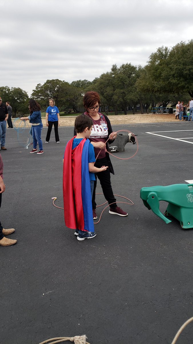 Our wonderful <a href="/KWEcounselor/">Amanda Morris</a> HELPed many future ropers at our Texas #familynight tonight! #thinkbiglisd <a href="/LampasasKWE/">Kline Whitis Elem</a>