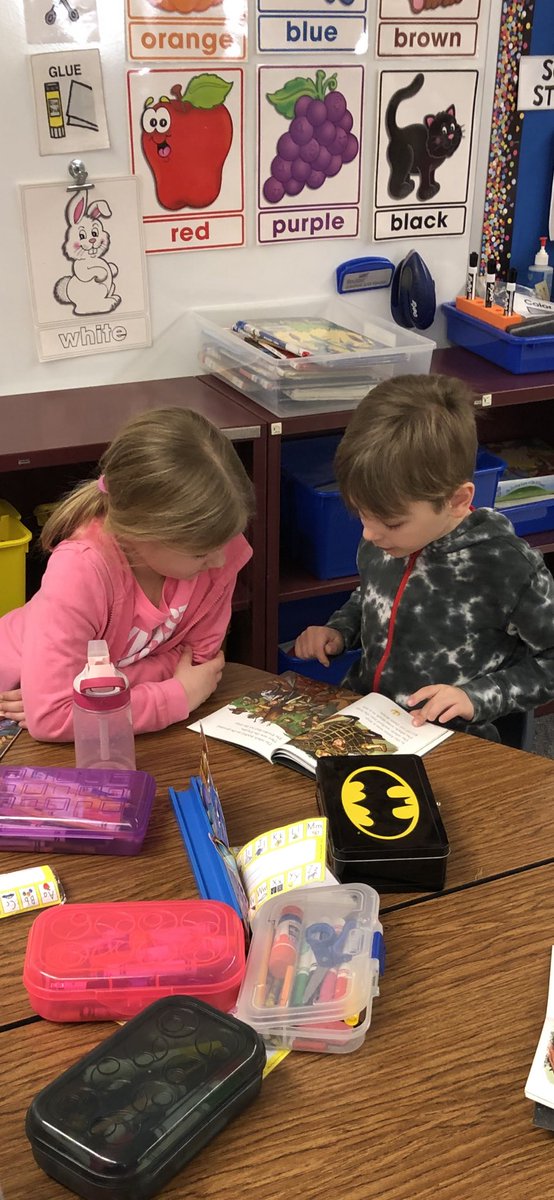 LawrenceKinder's tweet photo. Enjoying a day of reading! Ending our day with a fun surprise. So grateful for our  Mystery reader! @AvonNovas #ReadAcrossAmericaDay https://t.co/3kwPgKjL1Q