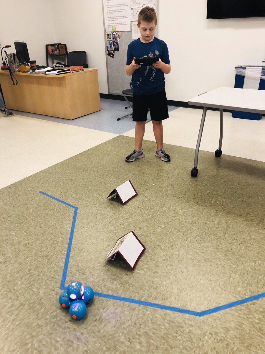 DunnRandi's tweet photo. Cannon loves programming @Sphero @hoggtylerisd #TylerISDLitCon https://t.co/AYlMVz6hup