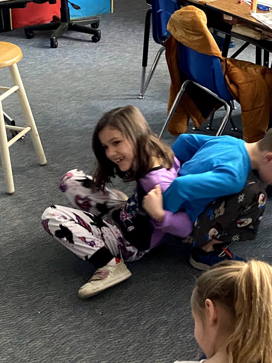 NS_Grade2's tweet photo. Go Noodle partner activity#trustme#worktogether https://t.co/rxvRqc2Nde