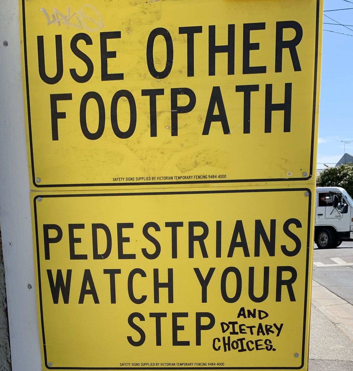 Your daily dose of slogan graffiti #graffitiart #graffiti #graffiterati #Melbourne #Abbotsford #pedestrian #diet #dietarychoices @sevenbreaths #melbournestreetart #streetart #streetartphotography #urbanart