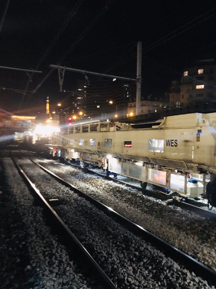 Visite Suite rapide zone dense #LigneC sous le regard bienveillant de la Dame de fer. <a href="/SNCFReseau/">SNCF Réseau</a> <a href="/etf/">ETF vid LTH</a> <a href="/christophevan14/">C.Vandenbrouck</a>