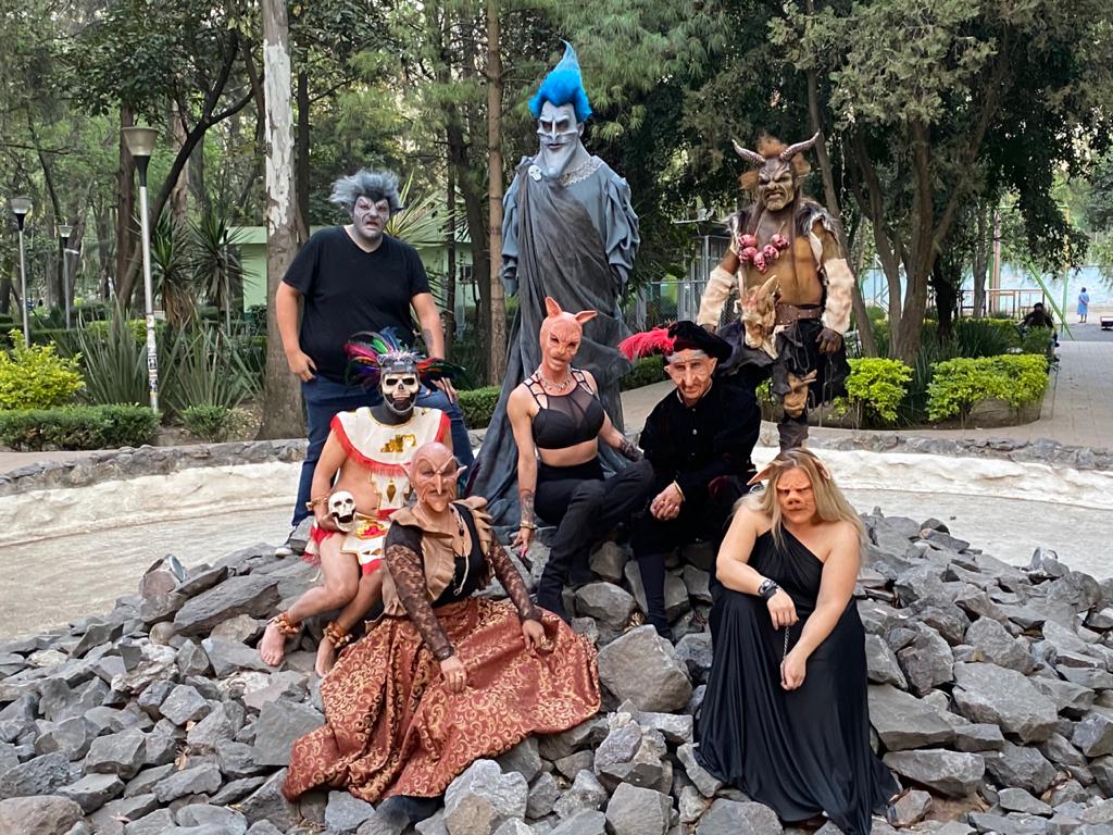 Gofxstudio's tweet photo. #detrasdecamaras de  nuestro segundo taller de Fx en CDMX DEL #veinteveinte, fue un día espectacular, a lado de todos estos personajes maravillosos.

#caracterizaciones #fx #gofxstudio #fx2020 #caracterización #makeup #maquillaje #fxlover #fxmexico #garosculptor https://t.co/6cyAA1UIsG