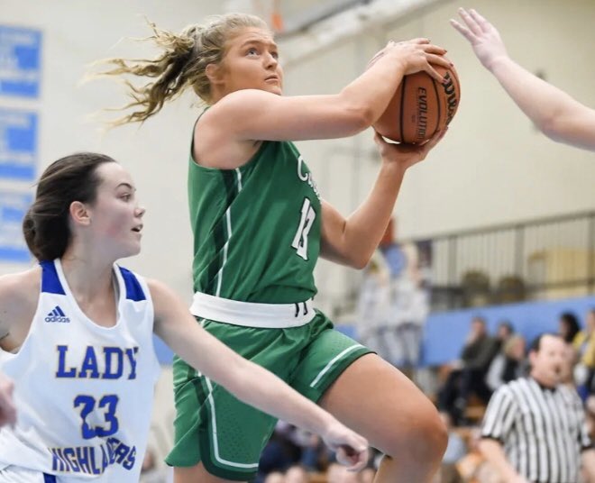CoachHeifner's tweet photo. In a upset Hornets sting the cougars to advance to regional championship! 2020 @jordan_heifner had 15pts 3 reb 3 assist! https://t.co/WmNdiGA0T4