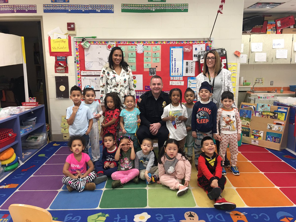 TheManPrincipal's tweet image. Great celebration of reading for the Pre-K students at #McKinleyKindergartenCenter Thanks to the #NewBrunswickPoliceDept for joining us today along with members of the #NBPS Early Childhood Team #AllIn4NB #ReadAcrossAmerica
