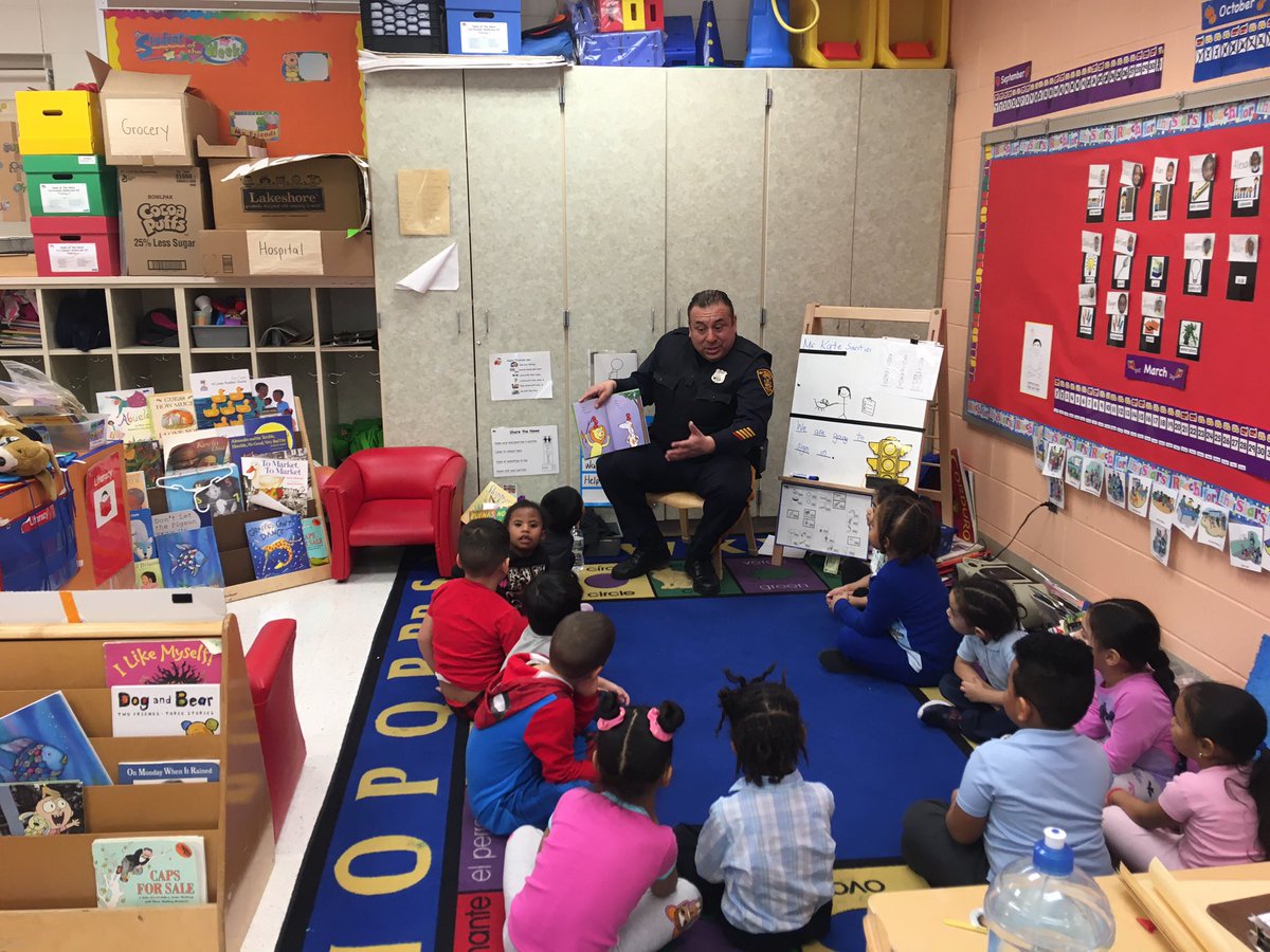 TheManPrincipal's tweet image. Great celebration of reading for the Pre-K students at #McKinleyKindergartenCenter Thanks to the #NewBrunswickPoliceDept for joining us today along with members of the #NBPS Early Childhood Team #AllIn4NB #ReadAcrossAmerica