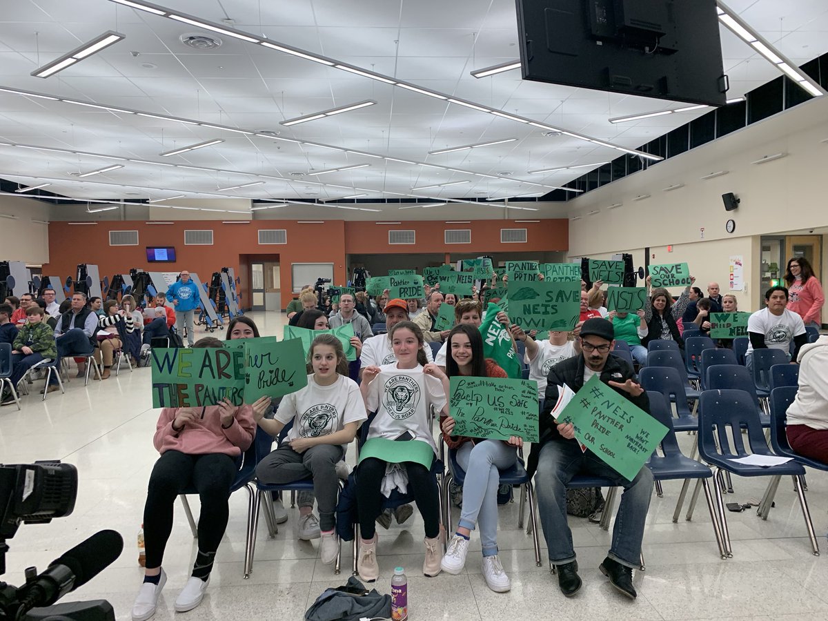 peggyleewnep's tweet photo. Parents and students from Northeast Intermediate show school pride before Scranton School Board meeting @WNEP @nhurchick https://t.co/VSAefD9TZ9