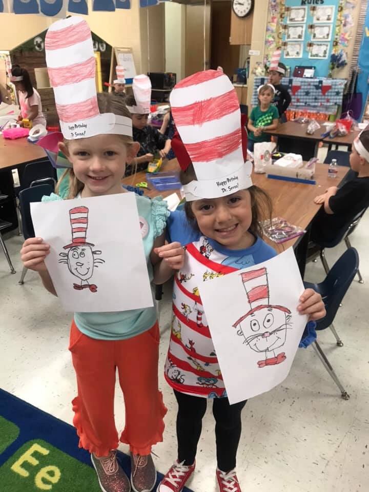 angelamabel1's tweet photo. Read Across America success today in EVERY class @ Woodcrest ! Mrs Johnson read to Mrs Sims class and home made them Dr Suess cookies ! #WCGrows #PNGproud #WeLeadTX https://t.co/dwxXwHvHdM