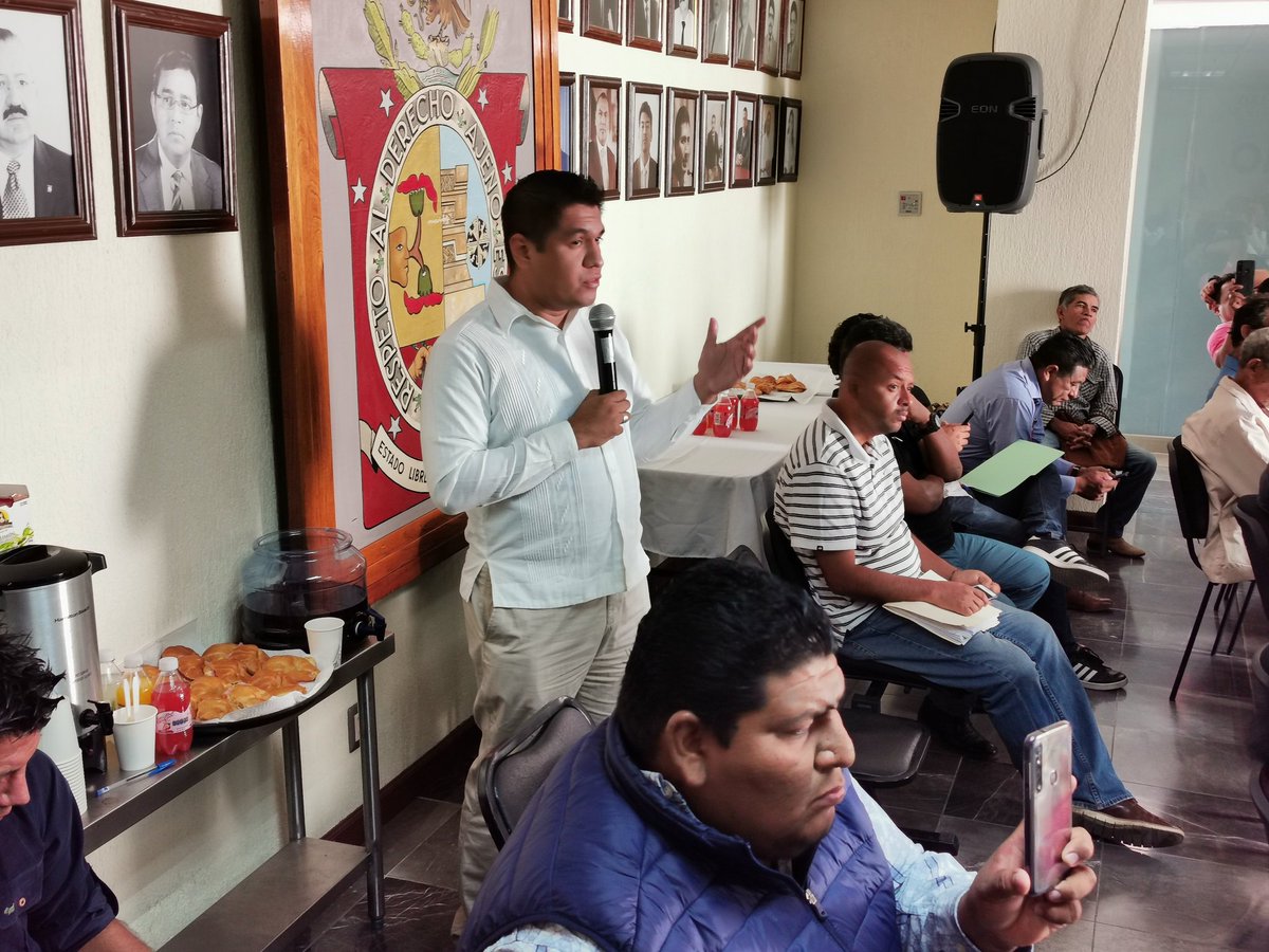 Como representante del #DistritoXXIII e integrante de la #LXIVLegislatura hoy tuvimos reunión de trabajo de la Comisión Permanente de Turismo con el Concejo Turístico y Empresarial de Puerto Escondido, autoridades municipales 1/3
#4TaTransformación #LeyesLeales