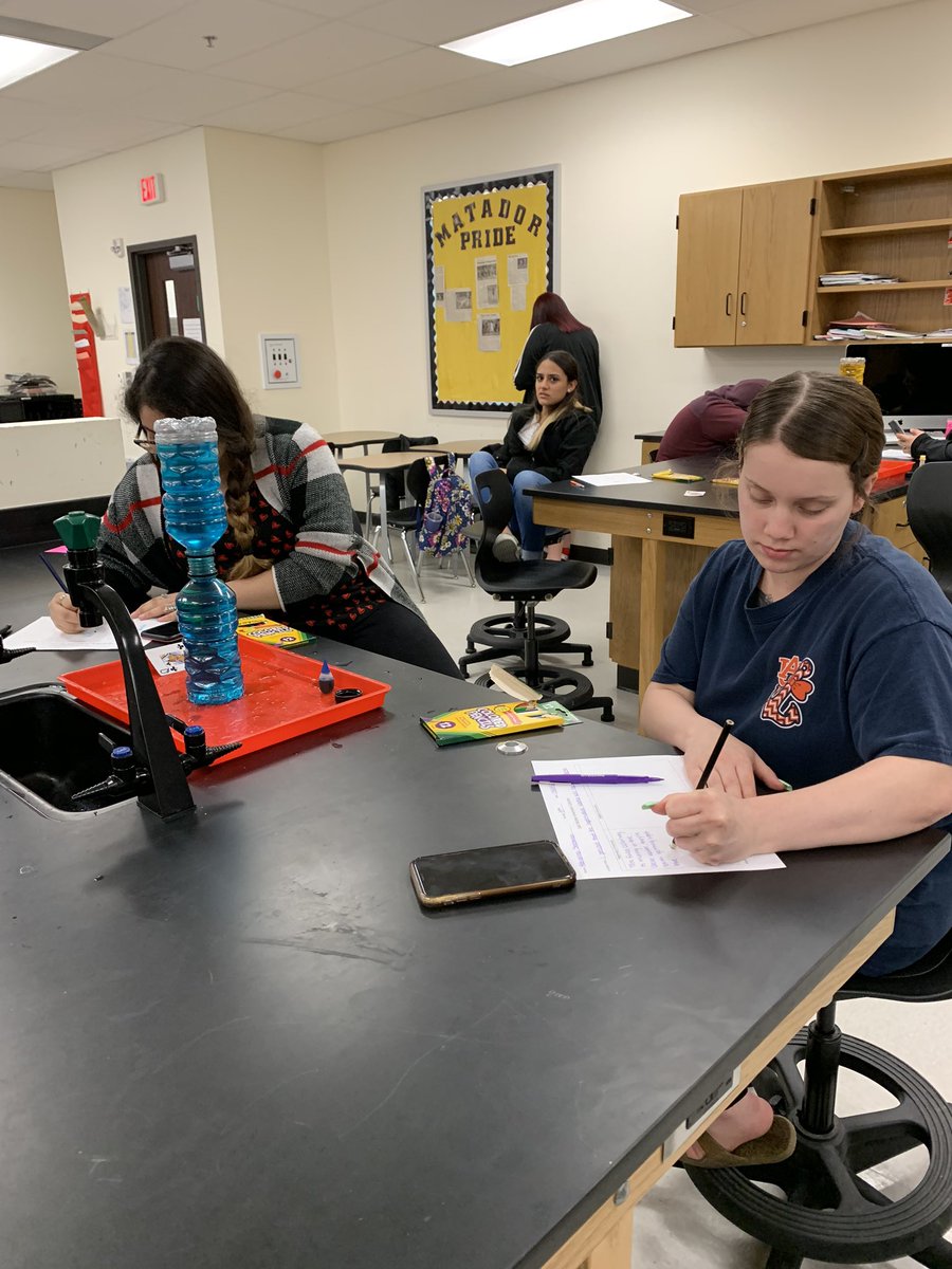 ProchnowSci's tweet photo. Students @SeguinHSTx analyzing inversion of salt and fresh water to discover how ocean currents can be caused by differing salinity. @SeguinISD #MatadorScience #MatadorLearning https://t.co/w41bNvtp45