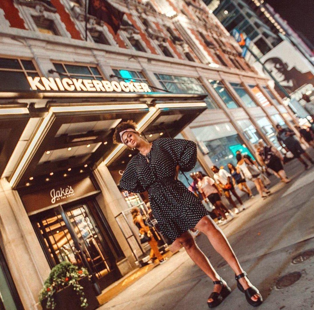 New York nights like nowhere else. 

<a href="/StCloudNYC/">St Cloud</a> regularly showcases some of #Manhattan’s most talented musicians for a jam session in the sky. (📷: larakei) 
#ForbesTravelGuide #KnickOfTime