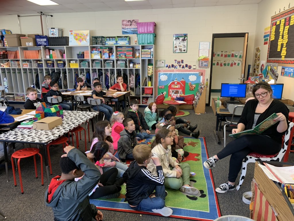 PerrysBuffaloes's tweet photo. It was a beautiful day to step outside from our classroom and read my favorite Dr. Seuss book, Thidwick the Big Hearted Moose! We also had a guest reader today! We are having so much fun during Read Across America Week! #PerrysLuckyDucks #WeArePirates https://t.co/0lOaHZbmyB
