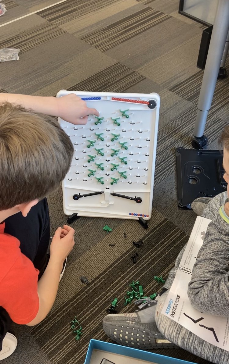 WSEnuntiis's tweet photo. Dividing and conquering in cohorts  this afternoon with @micro_bit and @TuringTumble. #NuntiisCohort #coding #robotics #STEM https://t.co/ZIA3fn3hdt