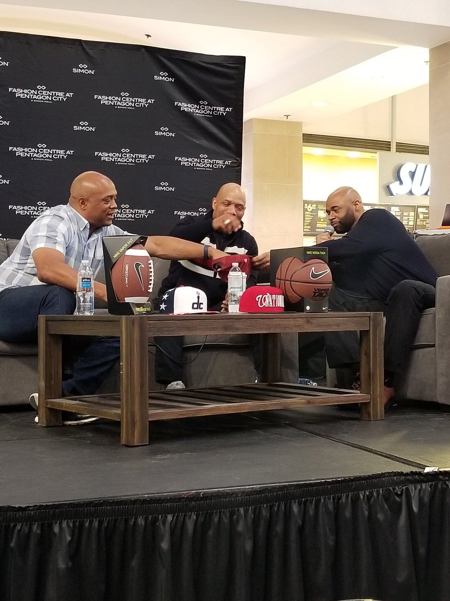 mikachu02's tweet image. Another Monday here at @FashionCtrPC with @LakeLewis for the #AfterPractice Podcast show. His guests tonight are @BMitchliveNBCS and #RickyIrvins