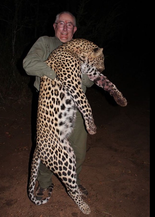 tigrenlion's tweet photo. #UnClicPourUnSafari Pédagogie léopard
On me reproche la dénonciation gratuite, je vais expliquer la bassesse de la chasse au trophée de léopard.
#JeanPierreBOUTINAUD fournit toutes les images.
Animal tué, pour rien, sinon la vanité.
Qui voudrait ça en héritage ?
👇 THREAD 👇 https://t.co/SfIfV01ual