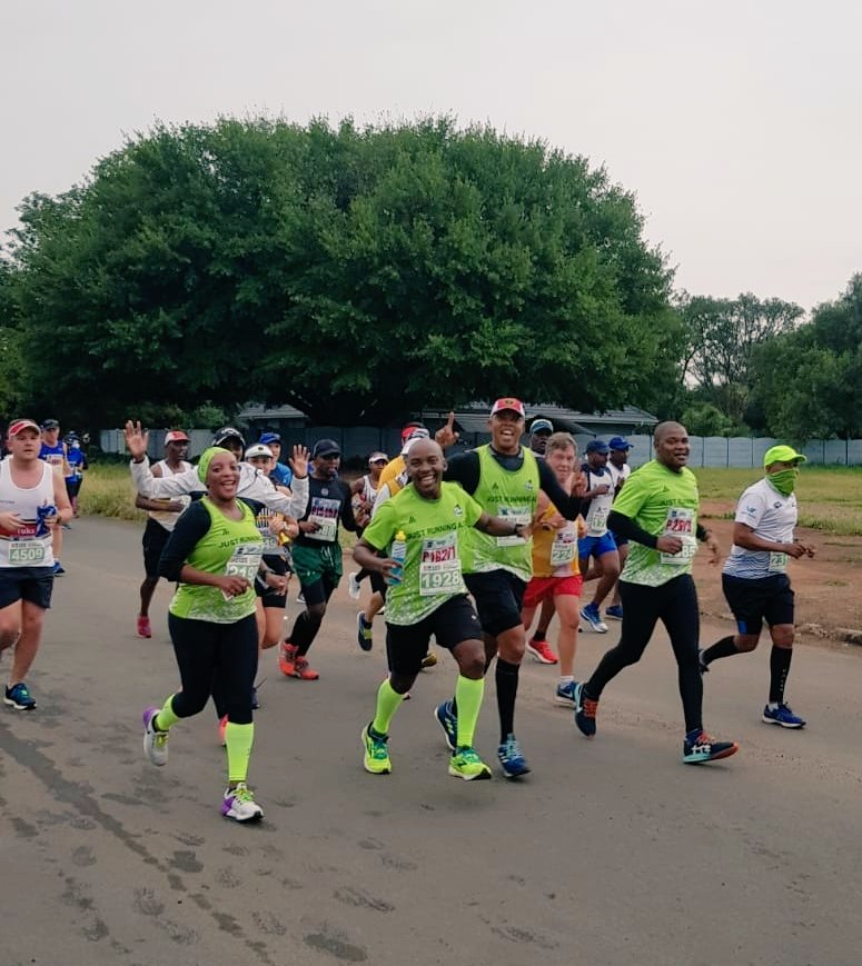 justrunningac's tweet photo. Formation 💚🖤#runnerslife #running #runningtwitter #twitterrunningclub #JRACrunners #Team430 #roadtoComrades2020 https://t.co/0JsuCRUGQS