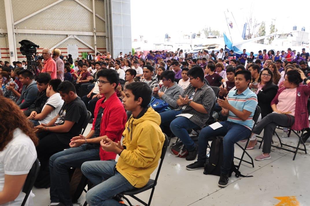 MarioRdriguezC's tweet photo. El @IPN_MX y sus vocacionales son un núcleo educativo indisoluble que trabajan para propiciar la transformación del país, por eso felicito a los #PolitécnicosDeCorazón del #CECyT7 que por su compromiso institucional recibieron la Presea “Cuauhtémoc 2020”. https://t.co/LzVICbZemM