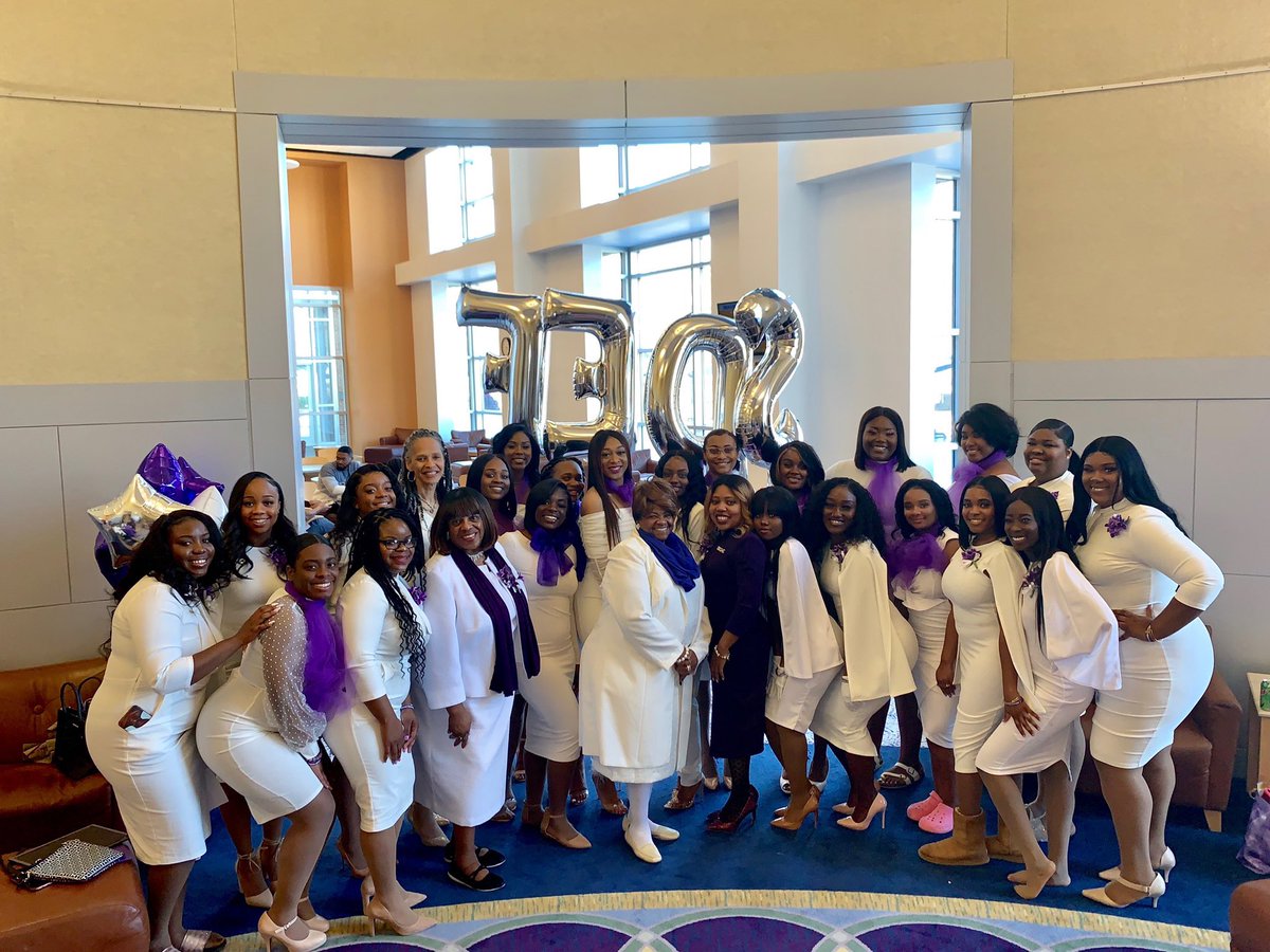 VFFM_Siuc's tweet photo. Congrats to our girls on making history! We now hold 3 generations of Vanity x NACWC 💜🕊✌🏾🤍 https://t.co/54Q3uufQnT