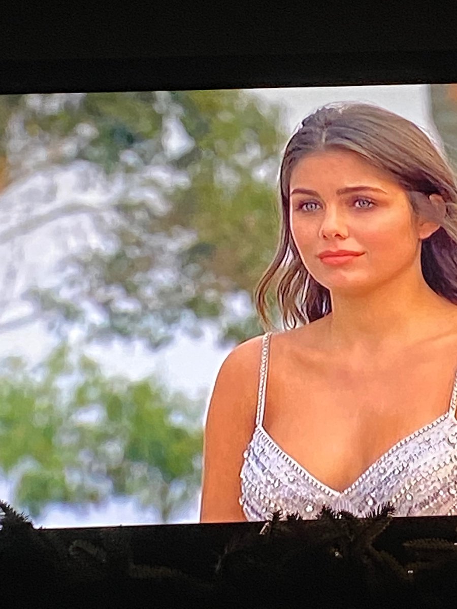 Laura75968952's tweet photo. When you realize, in real time, that you got the consolation prize 

#TheBachelor https://t.co/fDaex757wN