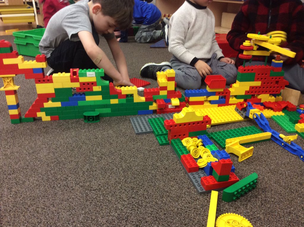 KindersK3's tweet photo. We have so many builders with big imaginations in our class! RH explained the creation that him and his friends built together, “Its a spaceship that has a soccer field on it and this is where you score a goal”. https://t.co/Zcfm6COo27